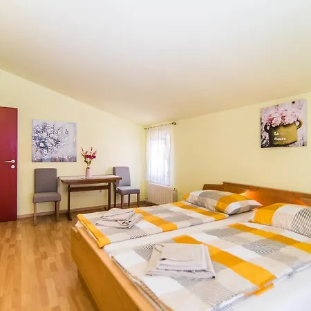 Apartament Salha *