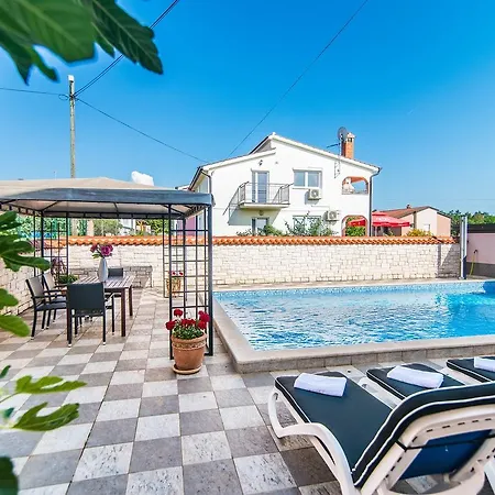 Apartment Salha *